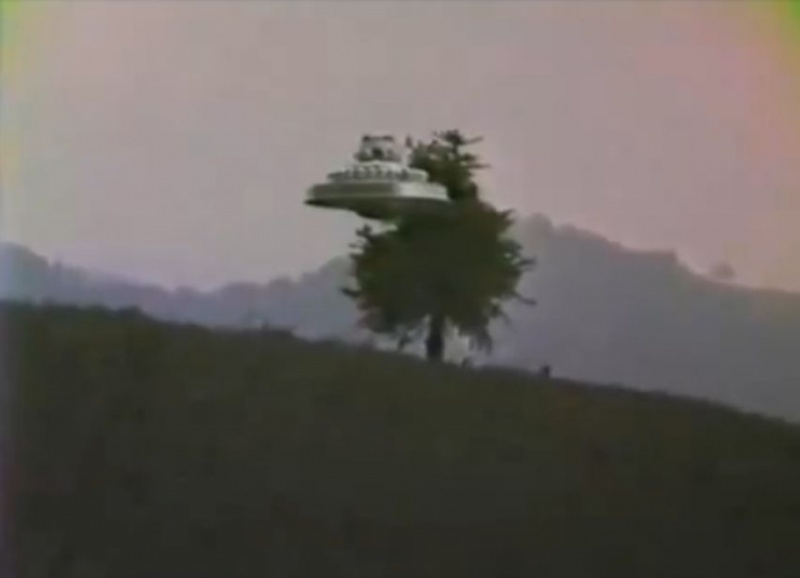 File:Wedding-cake-beamship-video-zoomed-in.jpg